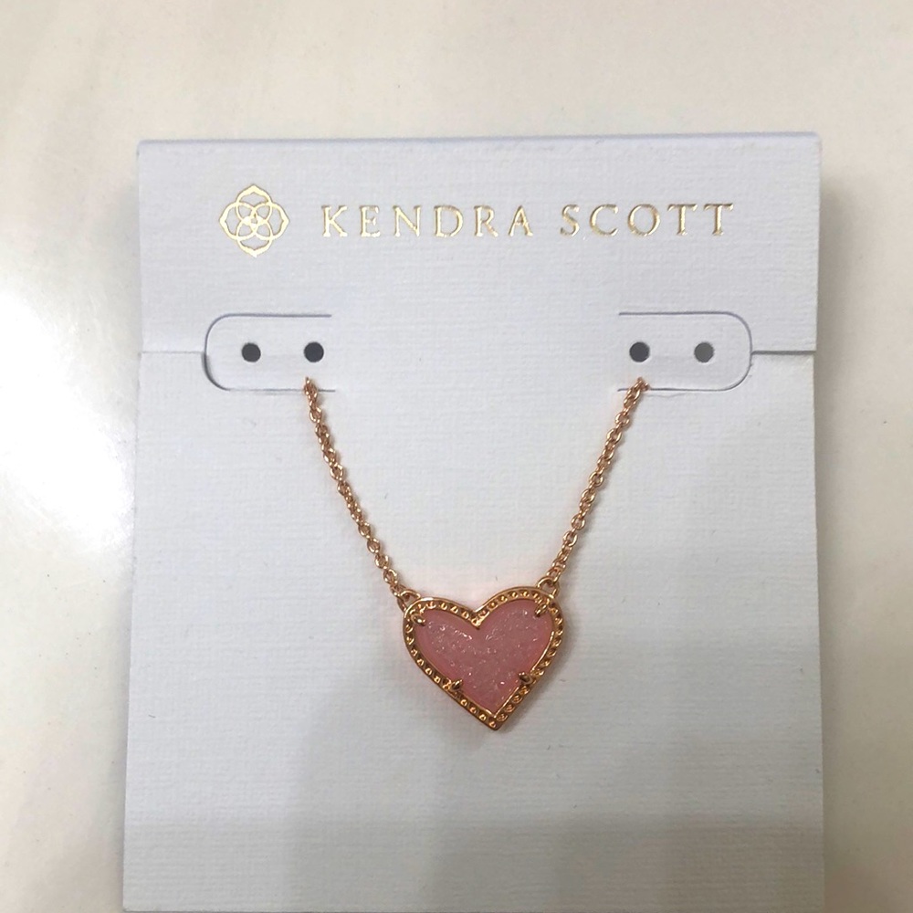 Kendra Scott heart necklace
